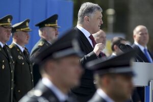 Порошенко: Це армія, яку підтримує весь український народ