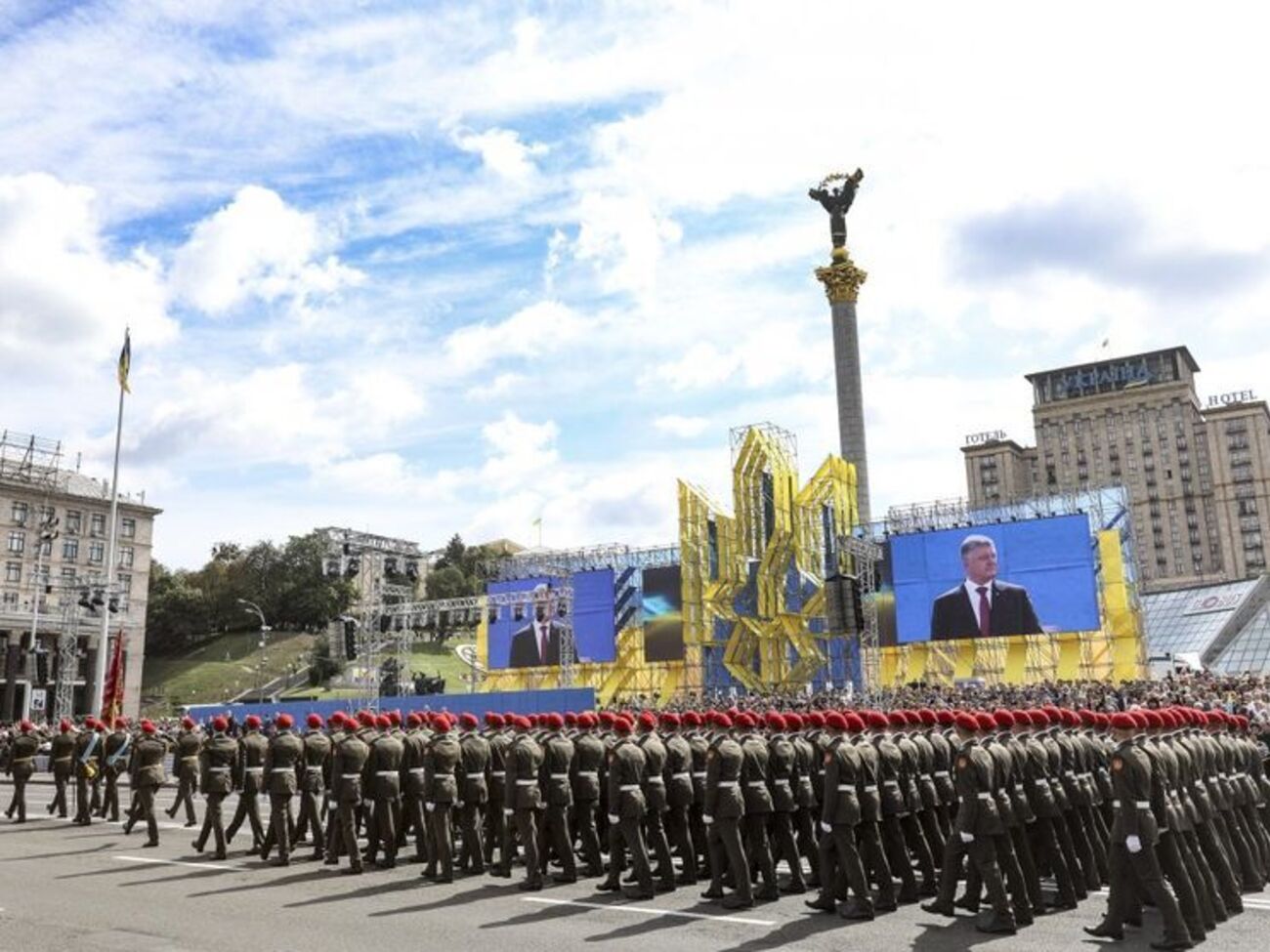 Порошенко: Найміцніше "залізо" в нашій армії &ndash; це те, з якого зроблені наші воїни