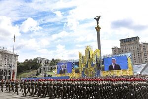 Порошенко: Найміцніше "залізо" в нашій армії – це те, з якого зроблені наші воїни