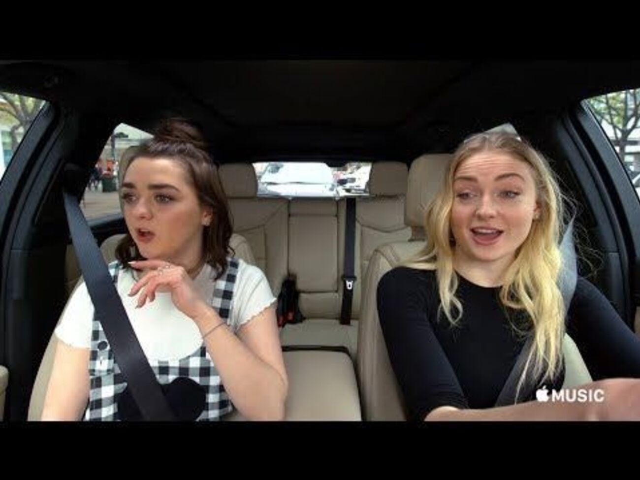 Вільямс і Тернер стали героїнями Carpool Karaoke