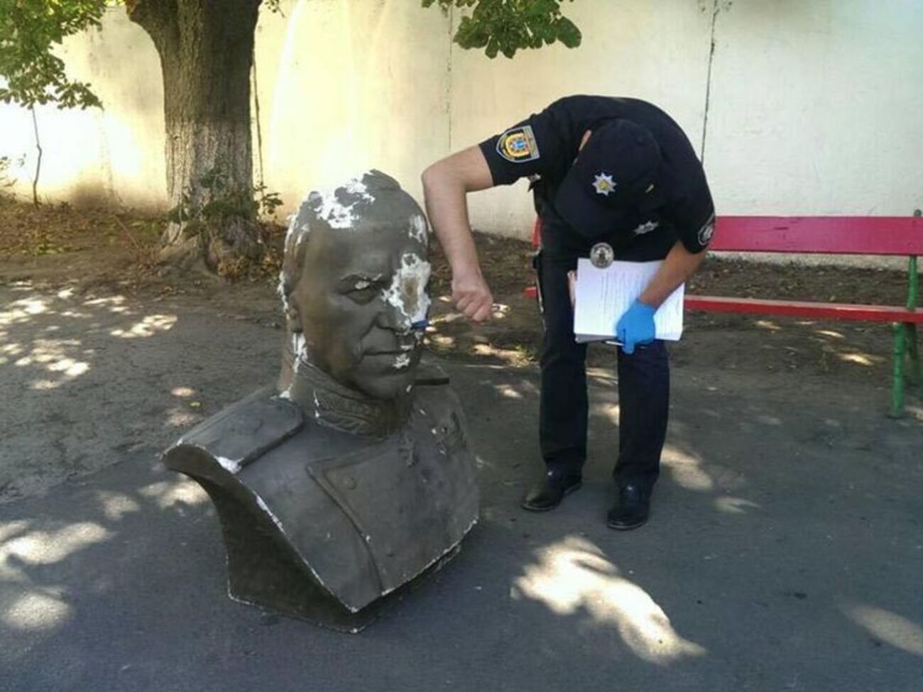 В Одессе повалили памятник Жукову