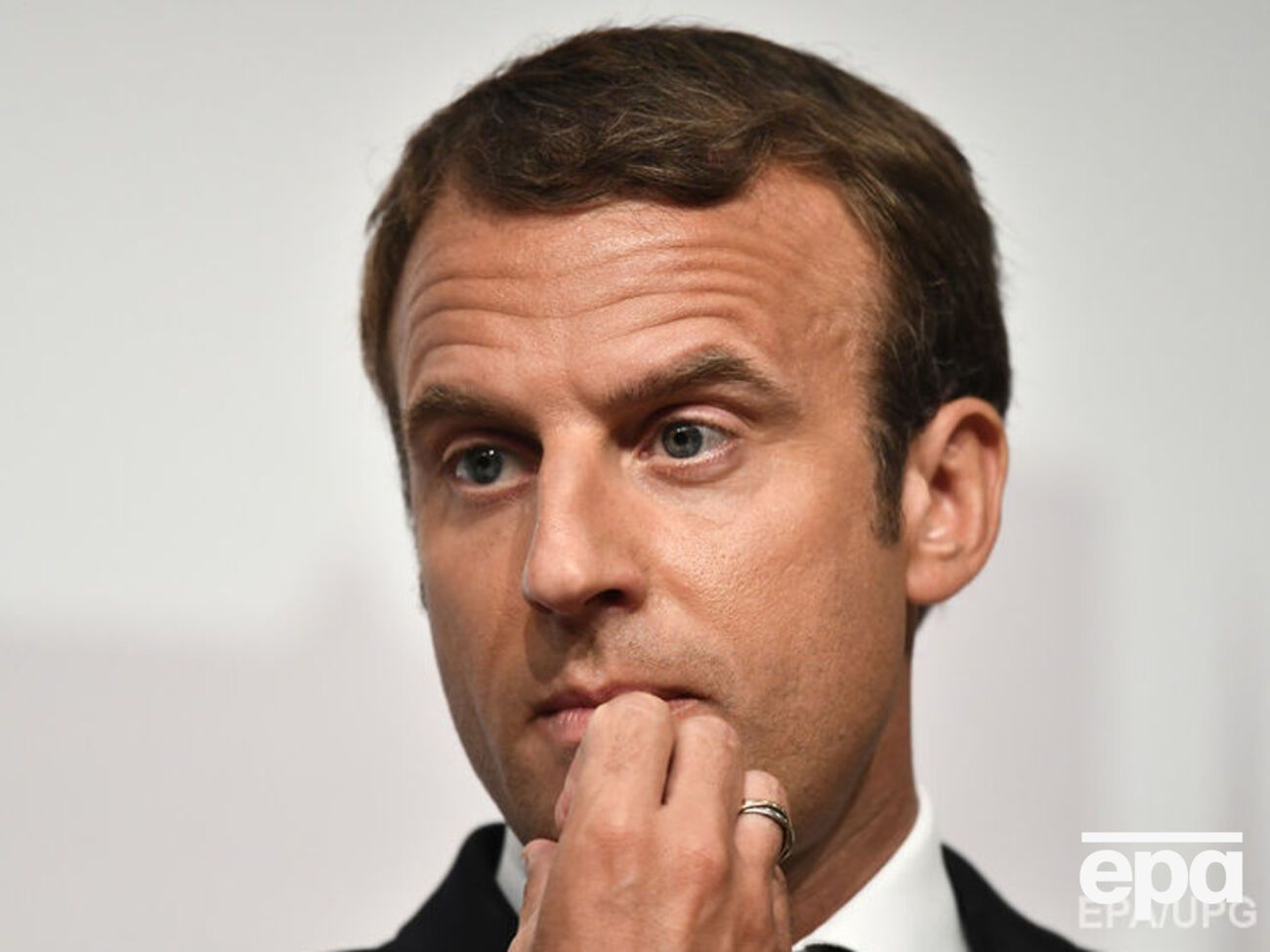 Журналісти знайшли рахунки Макрона візажисту