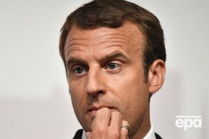 Журналисты нашли счета Макрона визажисту