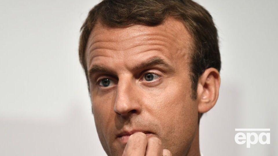 Журналісти знайшли рахунки Макрона візажисту