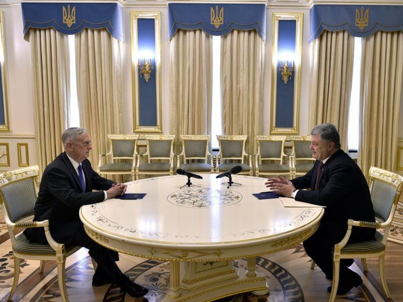 Після зустрічі з Меттісом Порошенко прокоментував нову стратегію США щодо Афганістану