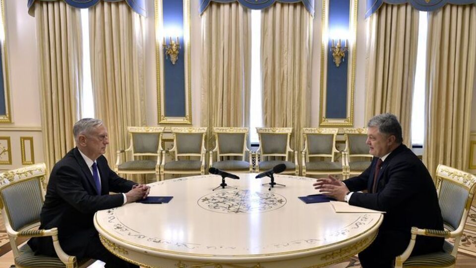 Після зустрічі з Меттісом Порошенко прокоментував нову стратегію США щодо Афганістану