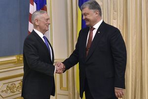 Порошенко сказав, що задоволений переговорами з Меттісом