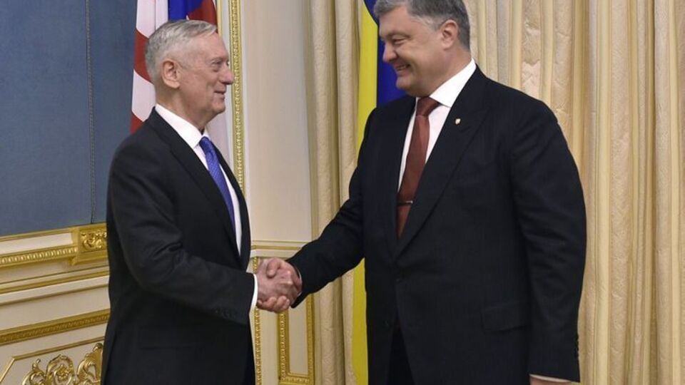 Порошенко сказав, що задоволений переговорами з Меттісом