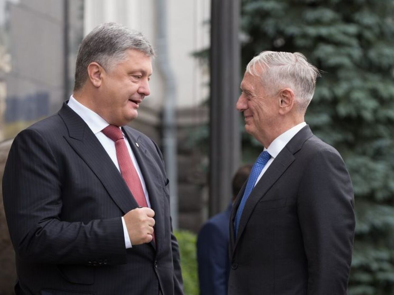 Меттіс після зустрічі з Порошенком прокоментував надання Україні летального озброєння