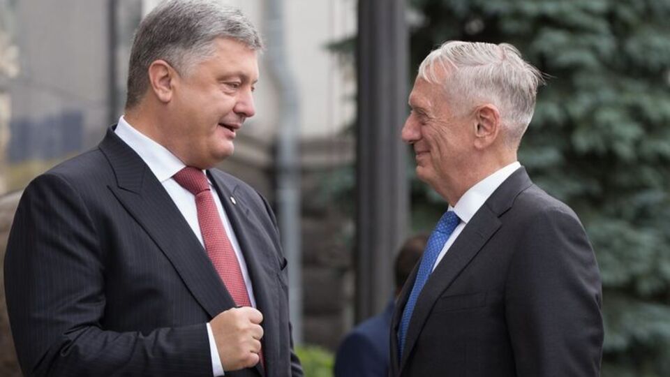 Мэттис после встречи с Порошенко прокомментировал предоставление Украине летального вооружения