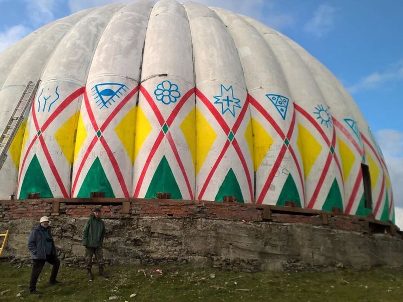 У Чернівецькій області розмалюють куполи