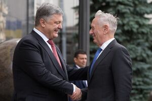 Порошенко зустрівся з Меттісом