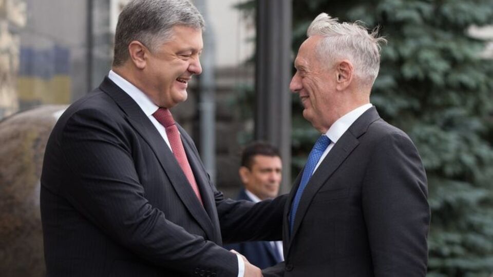 Порошенко встретился с Мэттисом