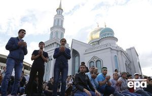 Школы расположены недалеко от московской соборной мечети