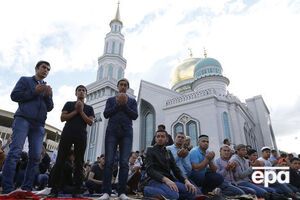 Школы расположены недалеко от московской соборной мечети