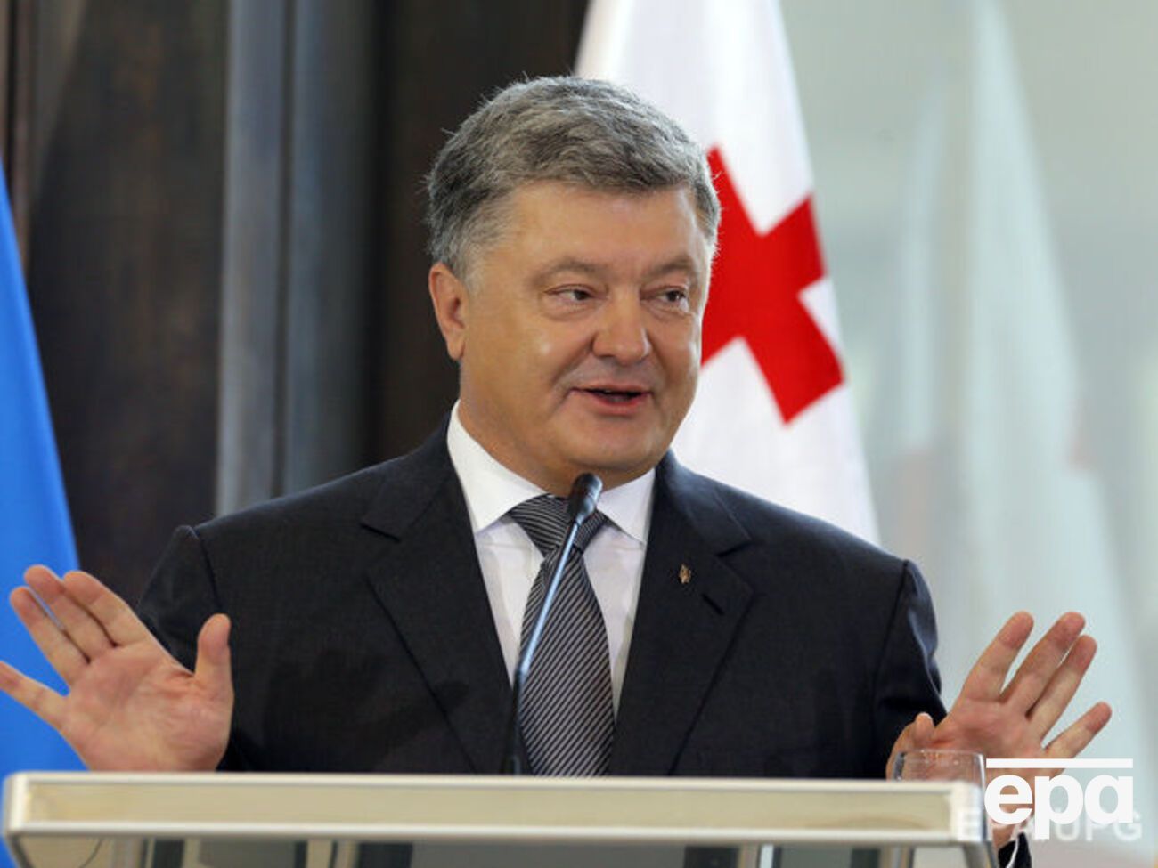 Порошенко наградил орденом Свободы иностранных политиков