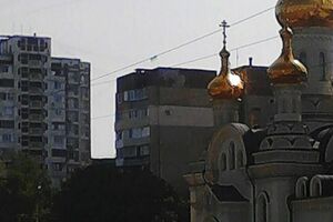 Український прапор вивісили на житловому багатоповерховому будинку в спальному районі Донецька