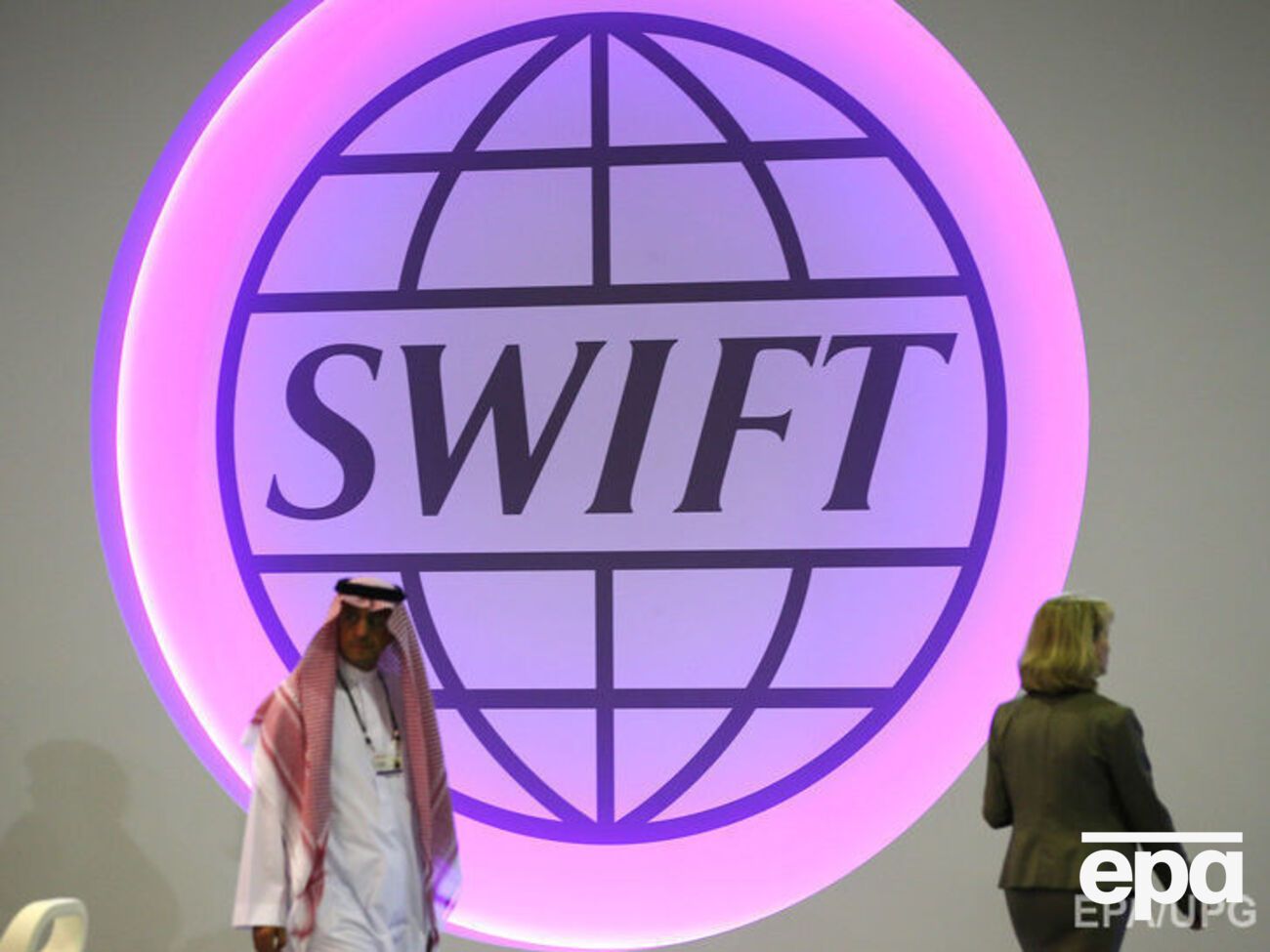 Российские банки отключают от&nbsp;SWIFT