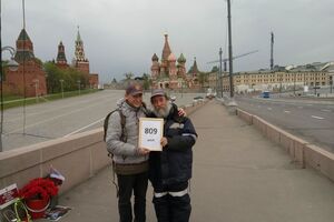Иван Скрипниченко (слева) на мосту Немцова