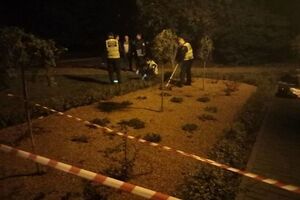 Белоцерковец сообщил, что краской памятник облили утром 24 августа, а вечером его попытались взорвать