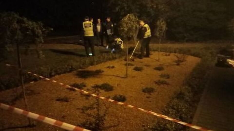 Белоцерковец сообщил, что краской памятник облили утром 24 августа, а вечером его попытались взорвать