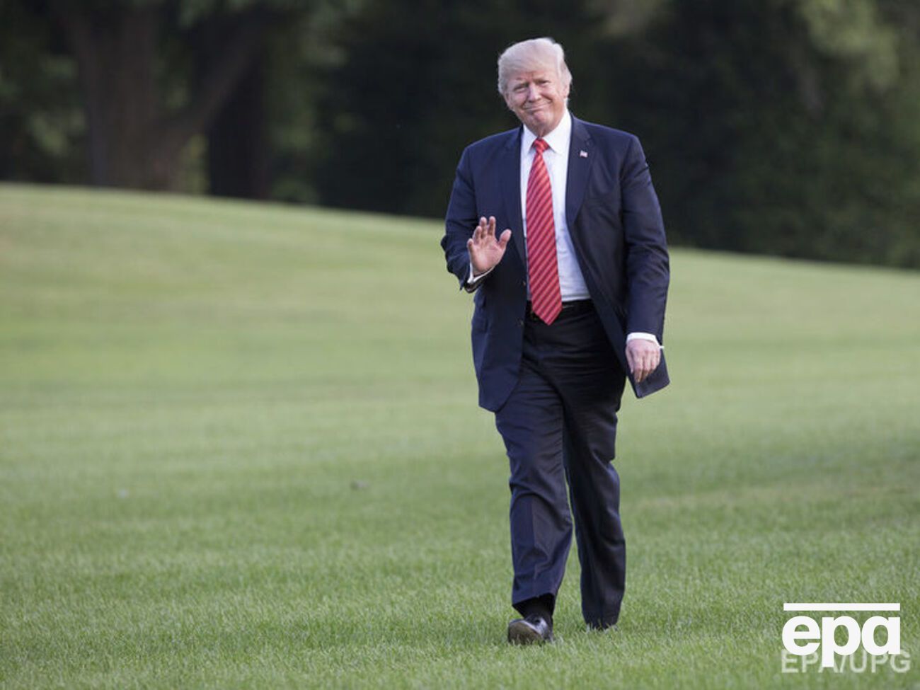 Трамп сообщил, что "внимательно следит" за ураганом "Харви"