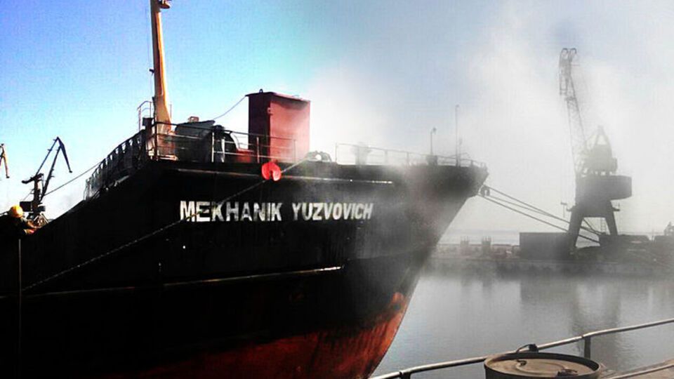 Рятувальники ліквідували пожежу на теплоході в Маріуполі за 15 хвилин