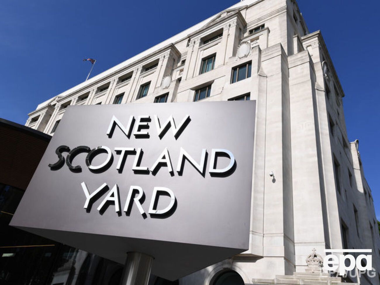 Полицейские задержали мужчину, так как заметили в его машине нож. В Скотланд-Ярде расследуют дело за нарушение закона о терроризме