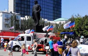 В оккупированном Донецке празднуют День города. Фоторепортаж