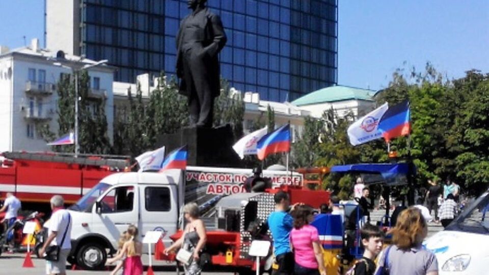 В окупованому Донецьку святкують День міста. Фоторепортаж