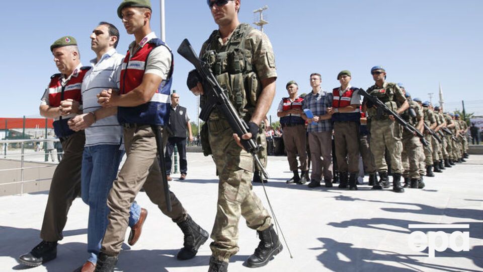 Заарештованих у Туреччині ніде утримувати