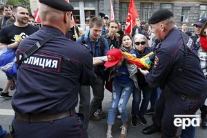 Полиция задержала участников митинга "За свободный интернет" с ЛГБТ-символикой