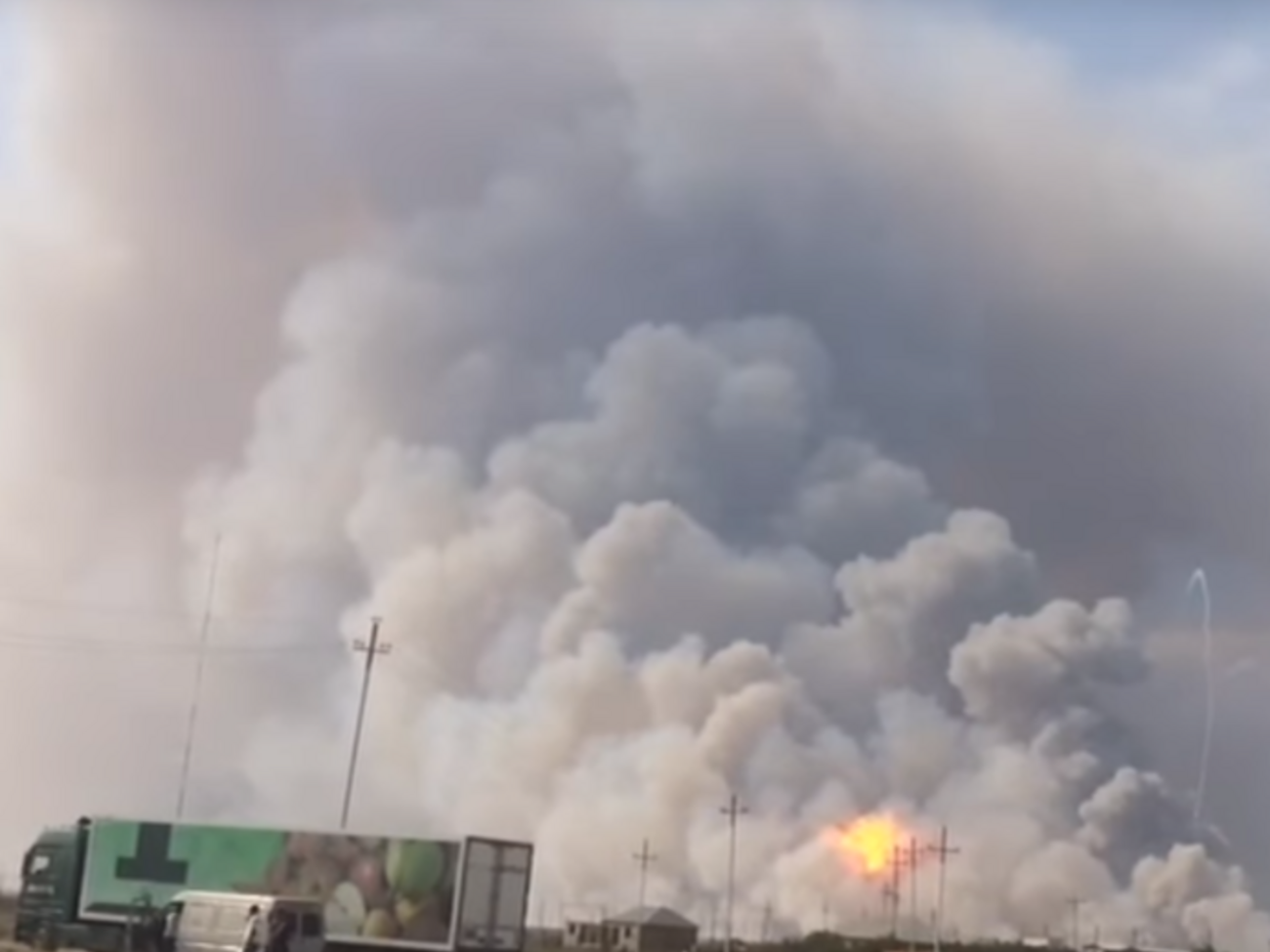 В Азербайджані гасять пожежу на складі військової частини