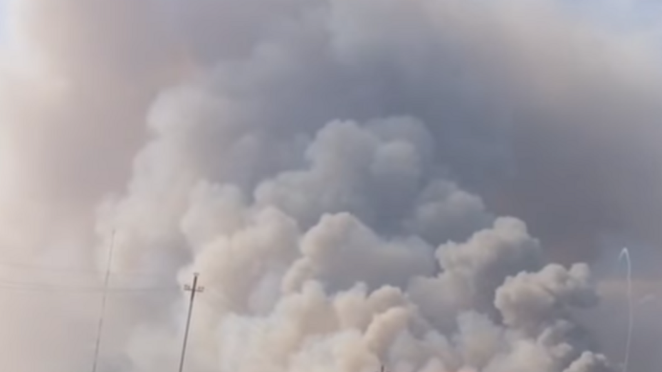 В Азербайджані гасять пожежу на складі військової частини