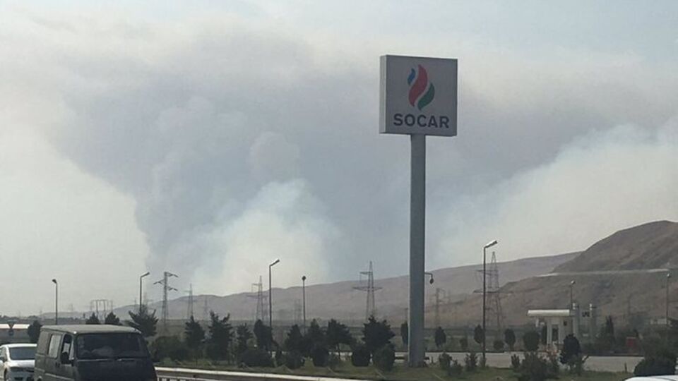 В Азербайджані горить склад зброї