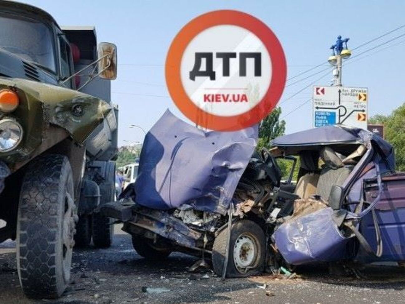 Водія легкового автомобіля було госпіталізовано в критичному стані