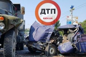 Водія легкового автомобіля було госпіталізовано в критичному стані