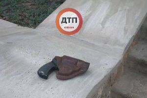 У Києві чоловік стріляв із револьвера