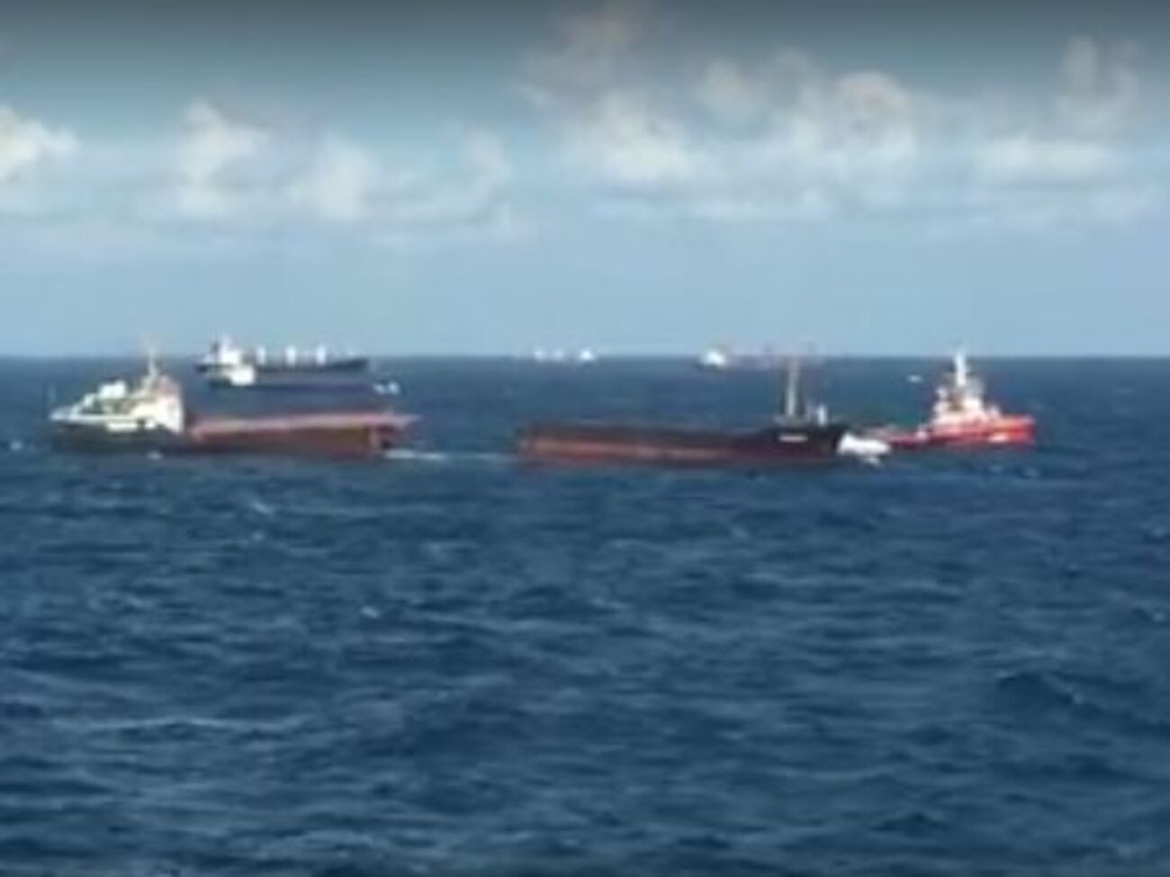 У момент аварії на борту судна перебувало 11 членів екіпажу