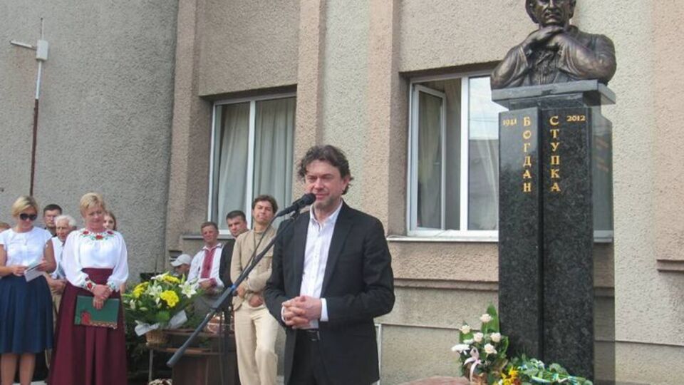 На відкритті пам'ятника був присутній син актора Остап