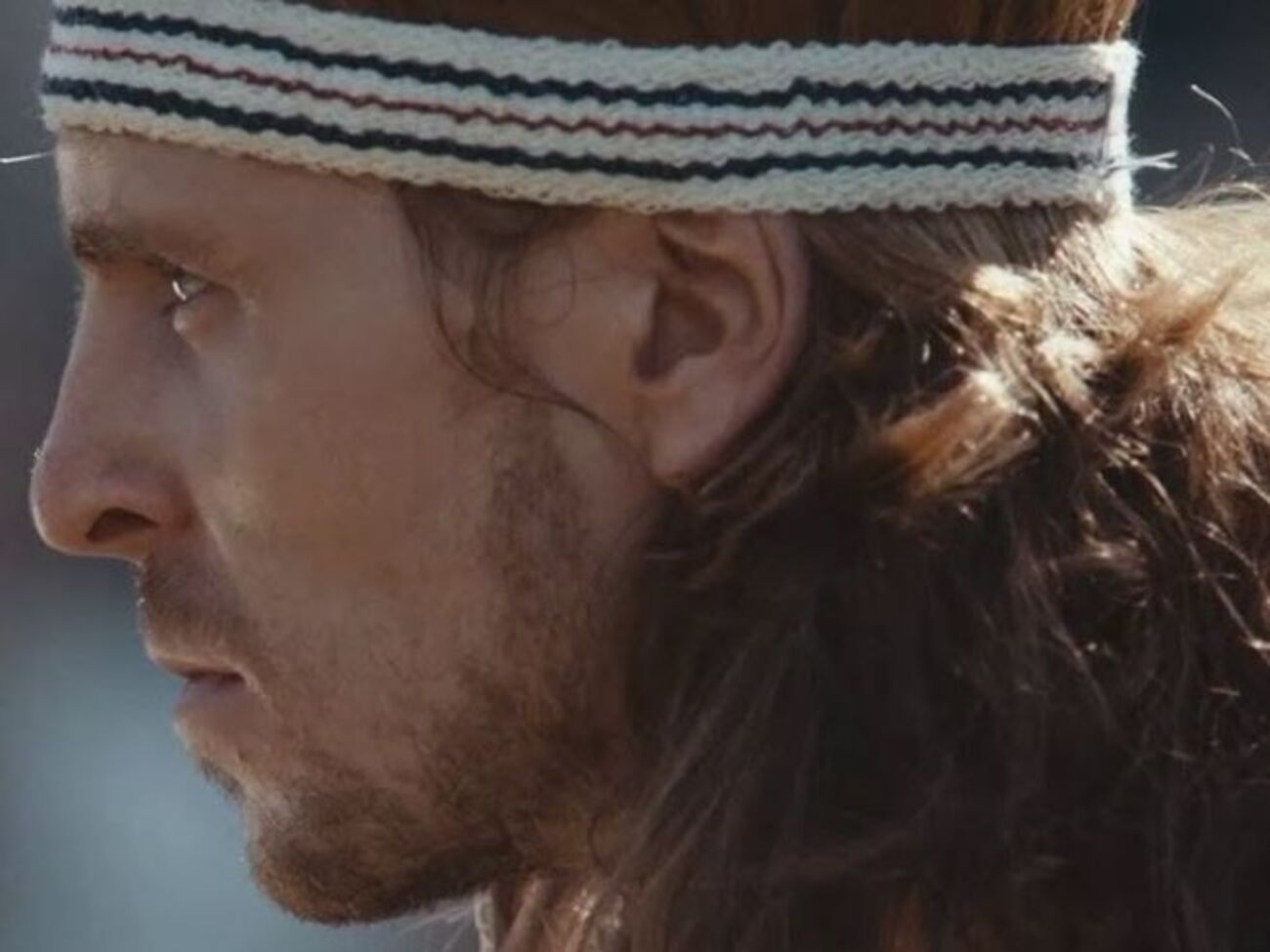 Фільм розкриває правдиву історію протистояння спортсменів