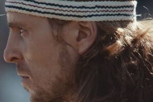 Фильм раскрывает правдивую историю противостояния спортсменов