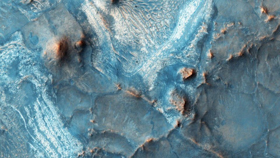 NASA показало лід на Марсі