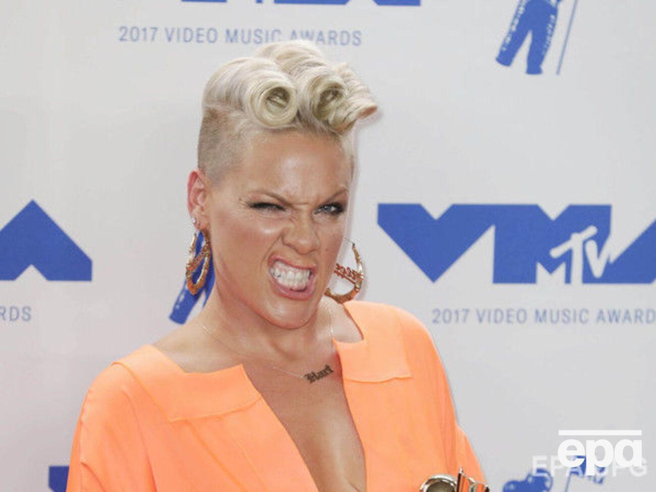 Pink позувала на червоній доріжці MTV Video Music Awards