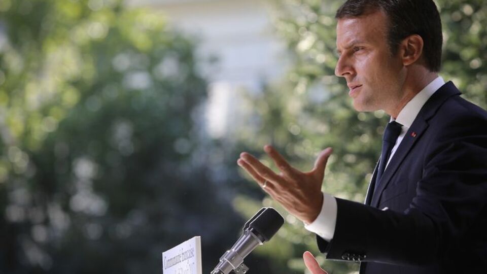 Эммануэлем Макроном "категорически недовольны" 20% французов