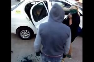 У Хабаровську таксисти знущалися над дівчатами, які їхали без грошей