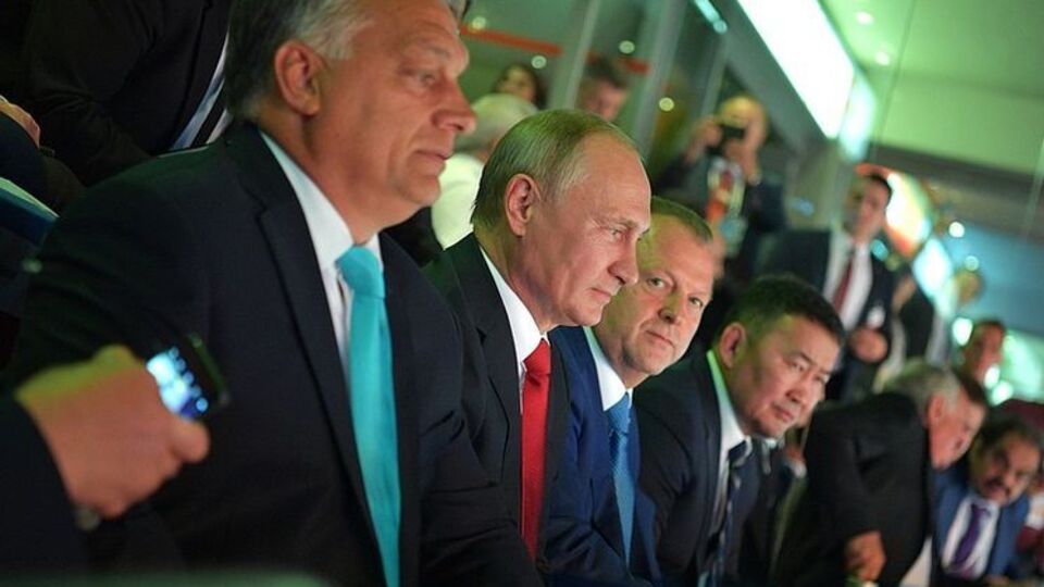 Орбан и Путин вместе наблюдали за бойцовским поединком