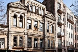 В здании до сих пор живут люди