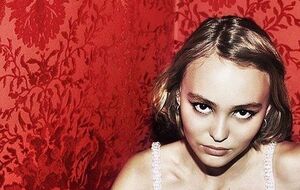 Лили Роуз-Депп позировала без одежды