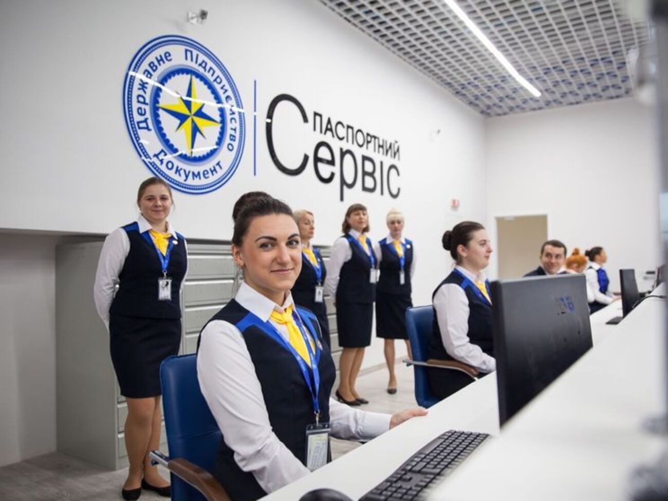 Паспортний сервіс у Києві може приймати до 1500 осіб у день